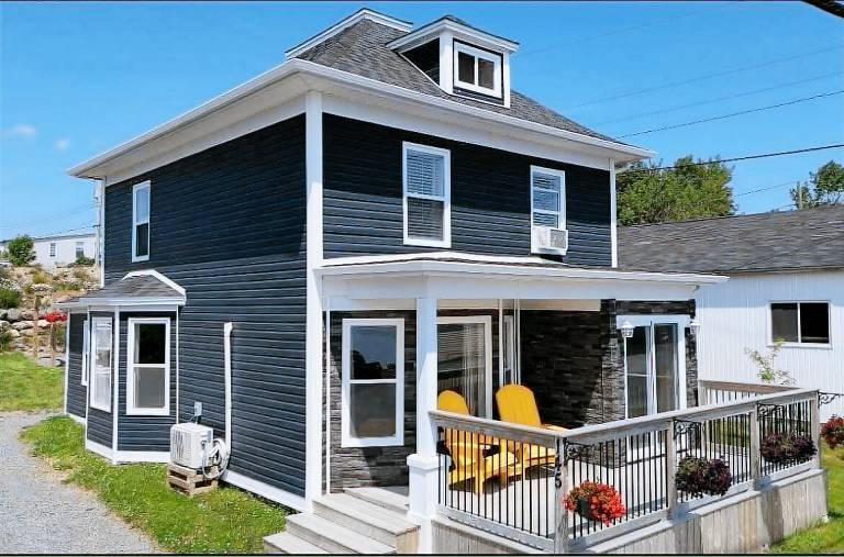 House  Bay Roberts