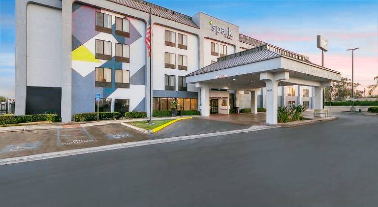 Spark by Hilton Bakersfield Central — photo 3