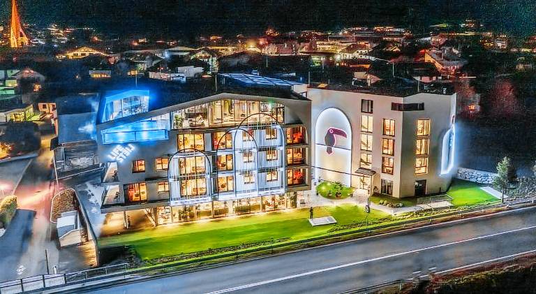 Serviced apartment with pool, jacuzzi & sauna | Dogs allowed in Umhausen