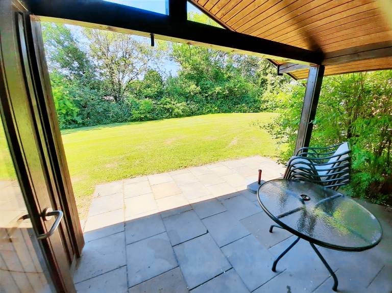 Holiday park with yard & patio — photo 4
