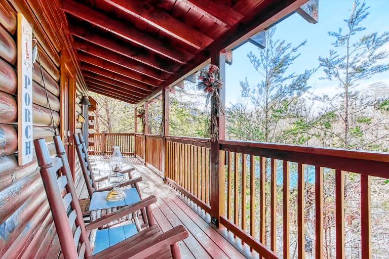 Cabin with private pool — photo 3