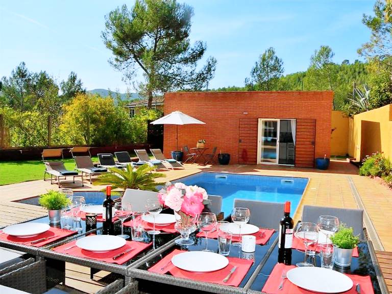 Villa with garden, BBQ & private pool — photo 3