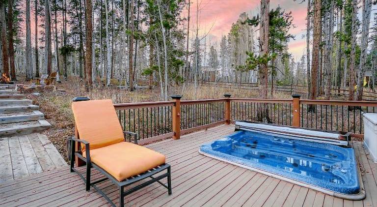 Vacation home with hot tub & barbeque — photo 5