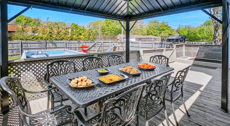 Vacation home with hot tub & pool — photo 4