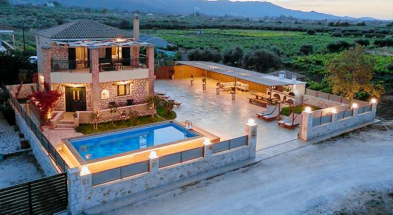Lovely villa with pool | Pets are welcome — photo 2