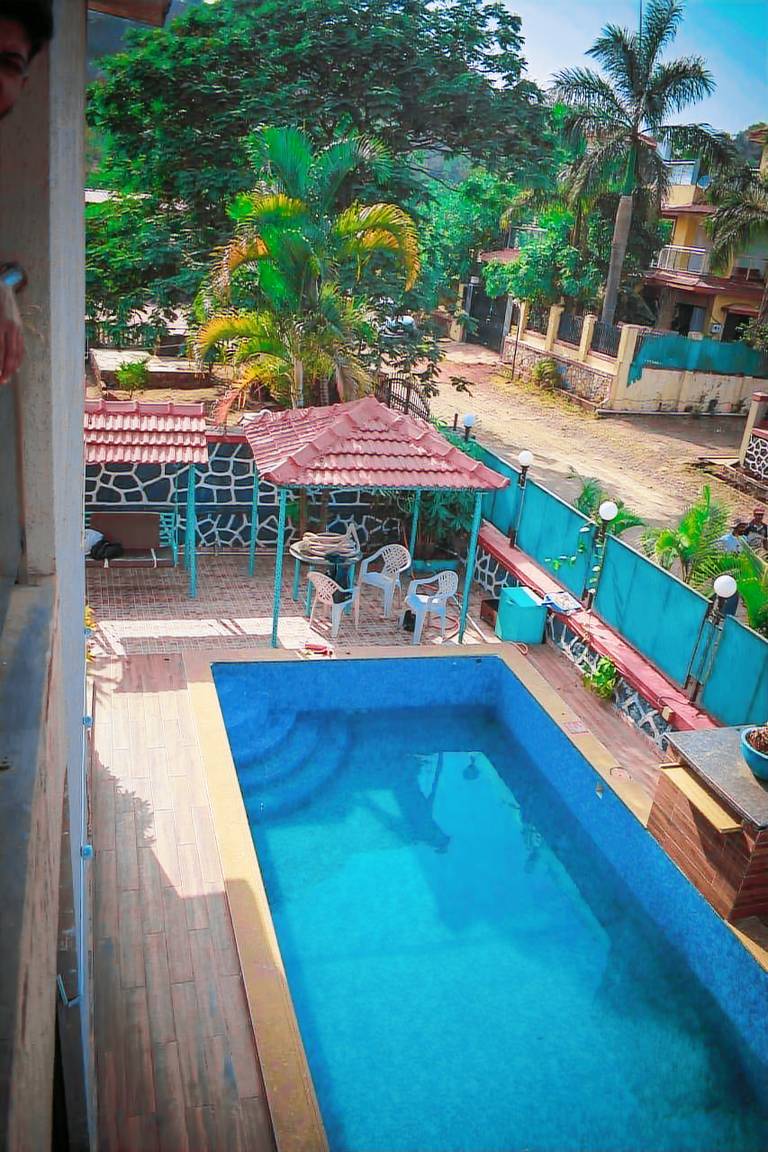 Bungalow with pool — photo 3
