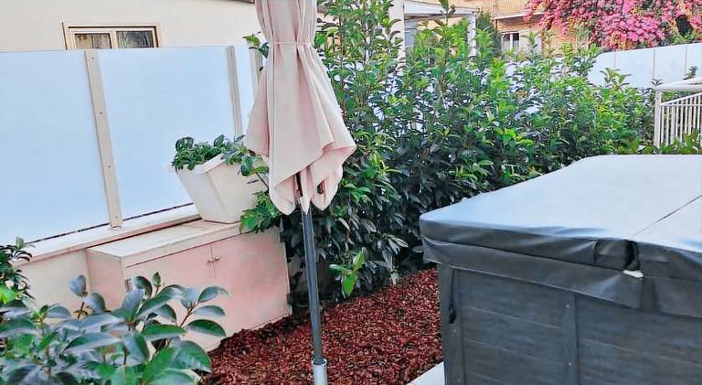 Holiday apartment with jacuzzi & pool — photo 4