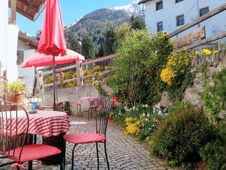 Rental apartment with pool, yard & hot tub | Nature view — photo 3