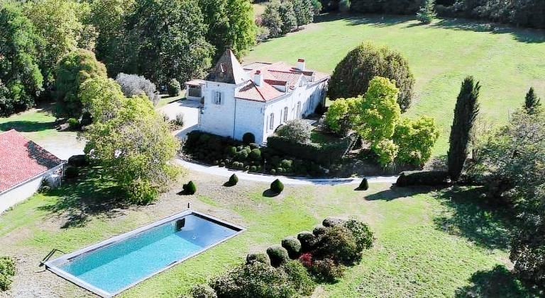Manoir BLANCHE HAUT Chambres et tables d hotes in Villeneuve-sur-Lot