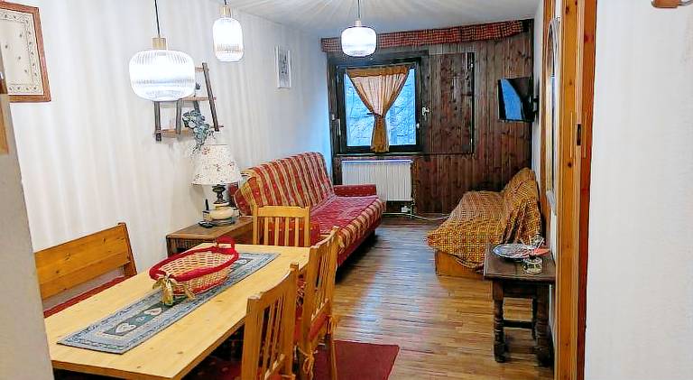 Holiday apartment with 1 room for 6 persons in Valtournenche