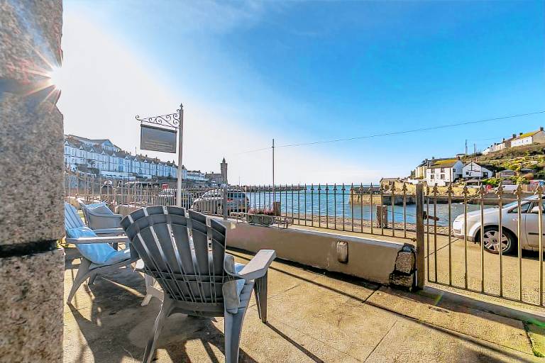 Cottage with terrace & garden | Water view in Helston