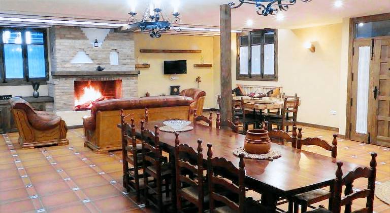 Spacious Villa with Private Pool, Villafranca De Los Caballeros — photo 3