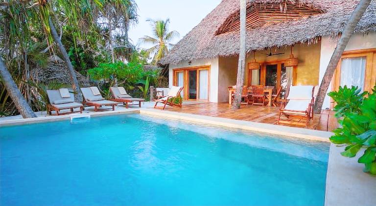 Villa with garden, patio & private pool | Next to the beach | Perfect for remote work | Dogs allowed in Matemwe