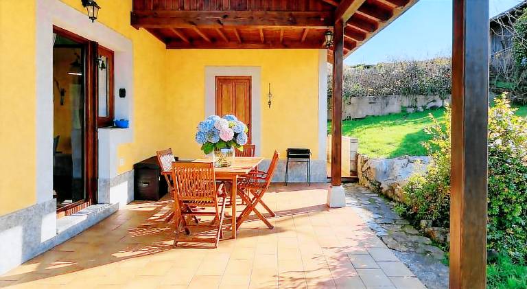 Fully equipped spacious vacation home with patio, BBQ & yard | Good for workation | Dogs allowed — photo 5