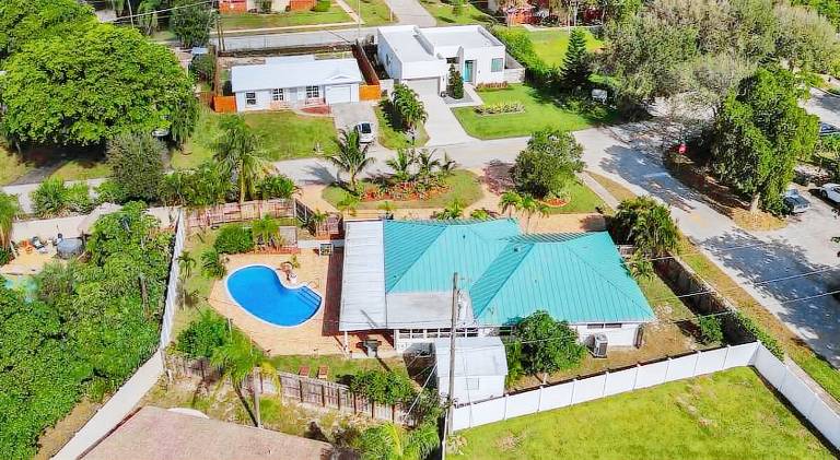 Wonderful house with pool | Dogs allowed in Delray Beach, FL