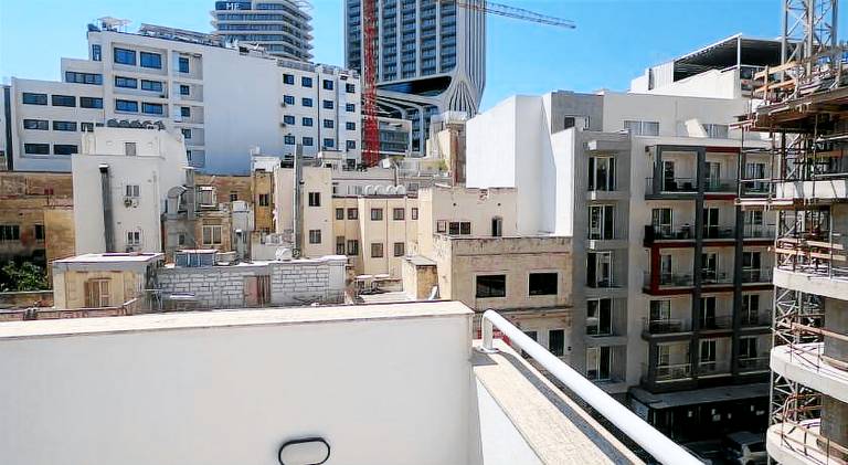 Serviced apartment with terrace — photo 4