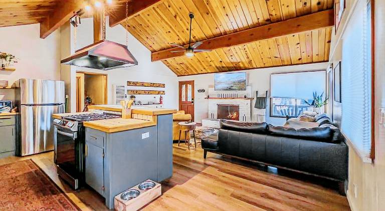 Vacation home with hot tub & barbecue — photo 5