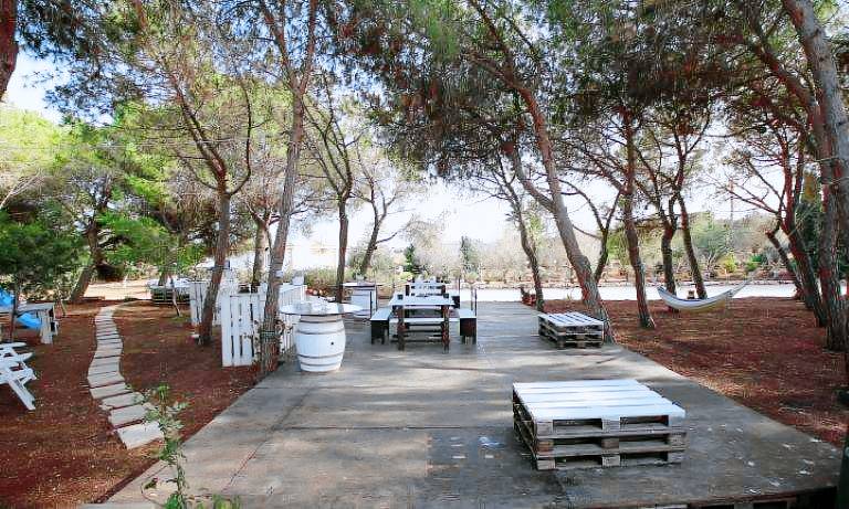 Villa with barbecue & yard — photo 2