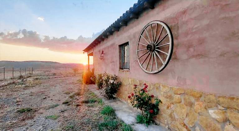 Chalet with BBQ, terrace & garden in Teruel