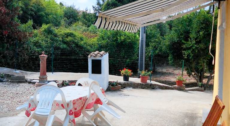 Vacation home with garden, barbecue & patio — photo 5