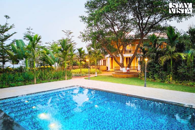 Villa with yard & pool | Suitable for remote work in Khalapur