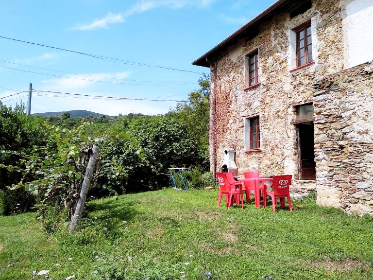 Holiday Home 'Ca' Rionda' with Mountain View, Private Garden and Wi-Fi in Savona