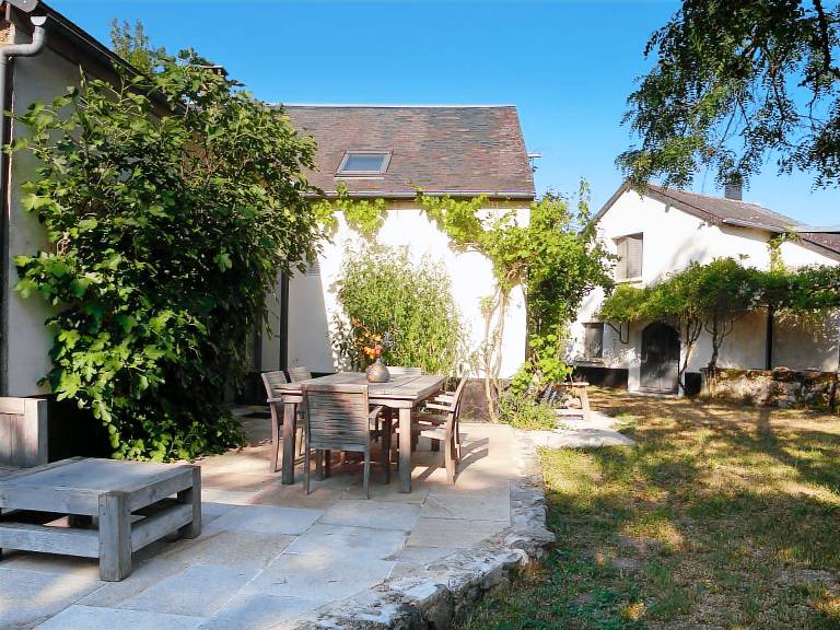 Fully equipped charming vacation home with patio | Pets allowed — photo 5