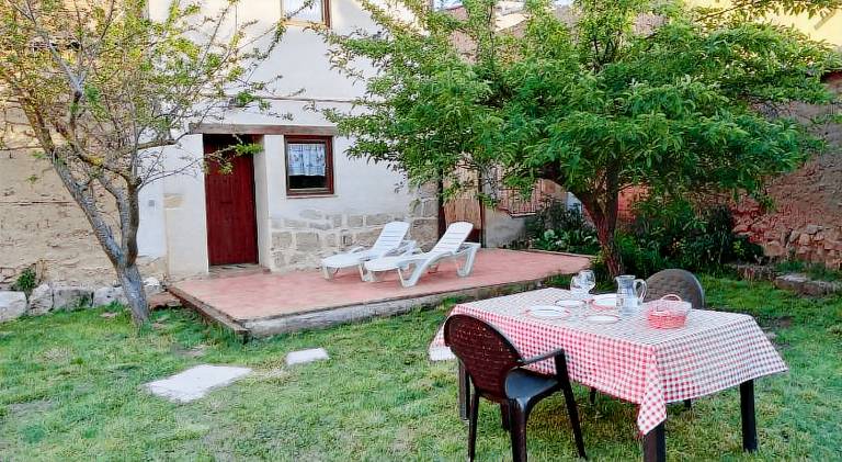 House with private pool, terrace & garden in León