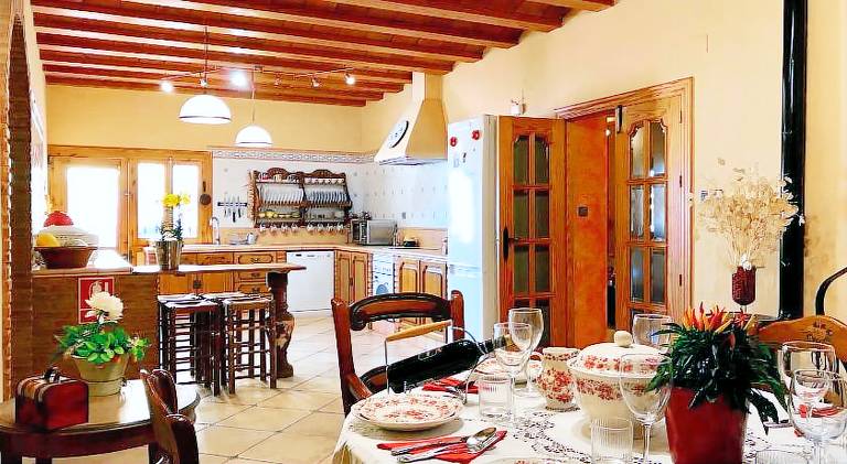 Fully equipped charming house with yard, hot tub & patio | Good for workation | Pet-friendly — photo 3