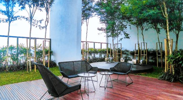 Holiday apartment with pool, yard & hot tub — photo 5