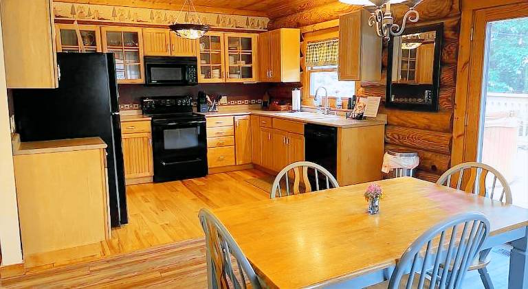 Vacation home with pool & jacuzzi | Pets are welcome — photo 5