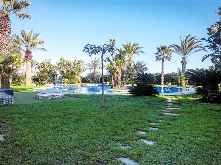 Child-friendly ample holiday apartment with yard, pool & terrace | Beach view | Close to the beach | Pet-friendly — photo 5