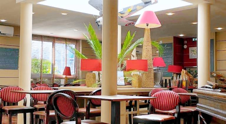 Logis Hotel Restaurant LE MONARQUE — photo 3