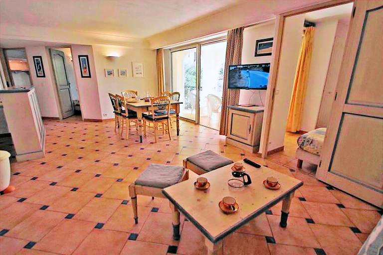 Rental apartment with terrace, pool & garden — photo 2