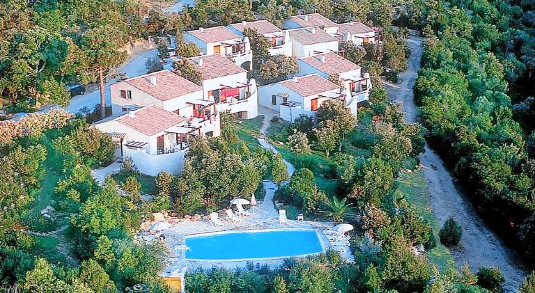 Vacation home with pool, barbecue & terrace | Pets allowed — photo 4