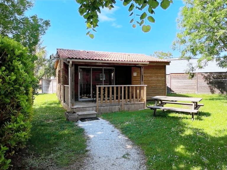 Family-oriented chalet with heated pool & patio | Pet-friendly — photo 5