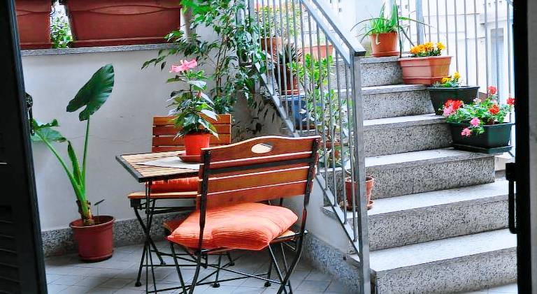 Rental apartment with patio — photo 3