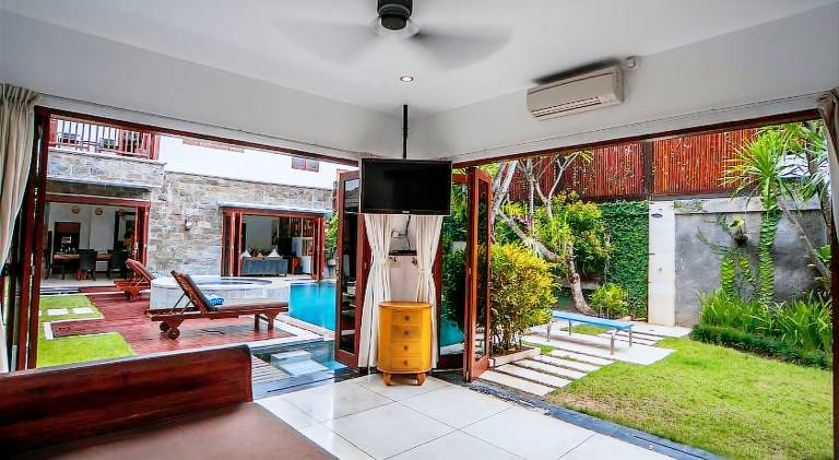 Beautiful villa with jacuzzi & pool | Pets are welcome — photo 5