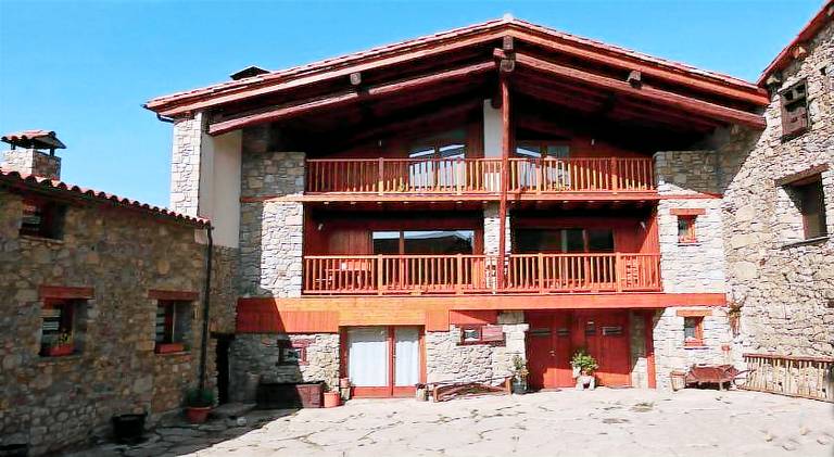 Pleasant house with terrace, garden & jacuzzi | Pets allowed — photo 5