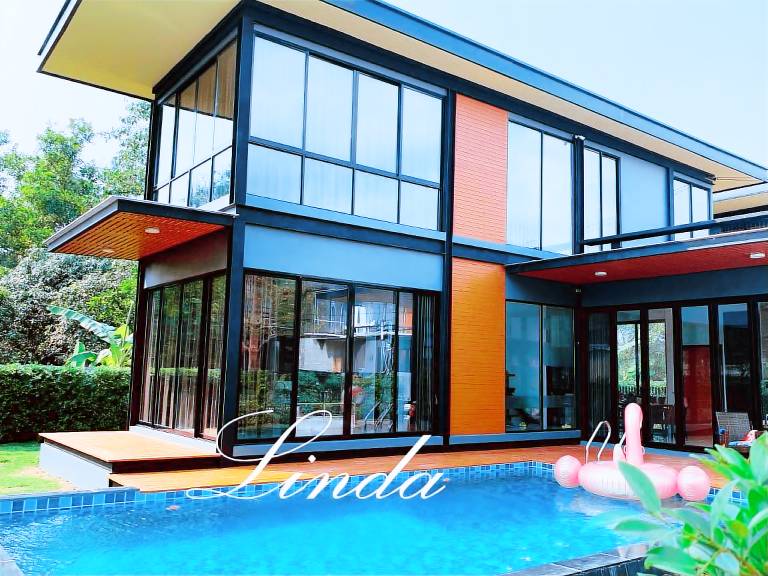 Villa with yard & private pool in Chonburi