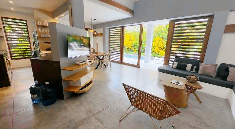 Villa with pool — photo 4