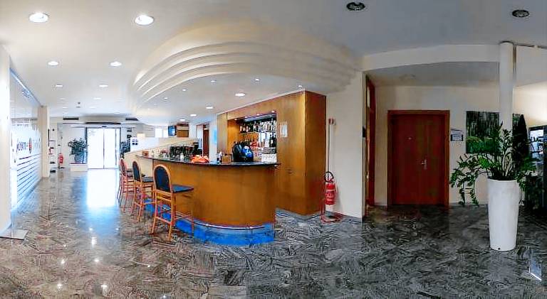 City Hotel & Suites — photo 5