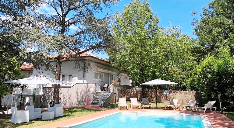 Nice house with pool, yard & BBQ | Pets are welcome — photo 3