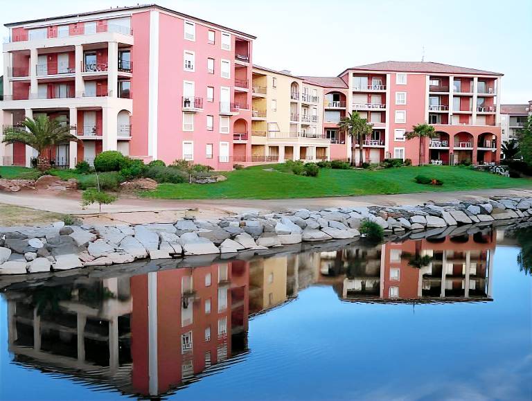 Charming serviced apartment with yard & pool | Beach nearby | Pets are welcome in Sainte-Maxime