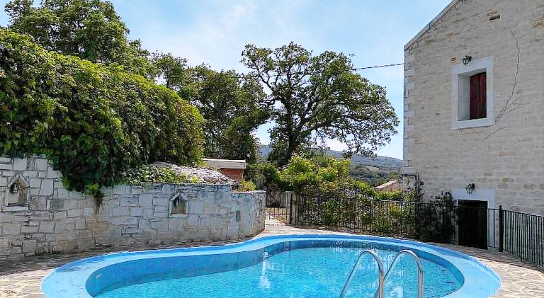 Villa with patio, garden & private pool | Pets are welcome in Rethymno