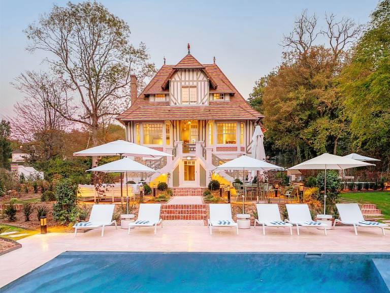Villa des Reves Luxury in Villers Pool Jacuzzi Padel court close to Deauville in Lisieux