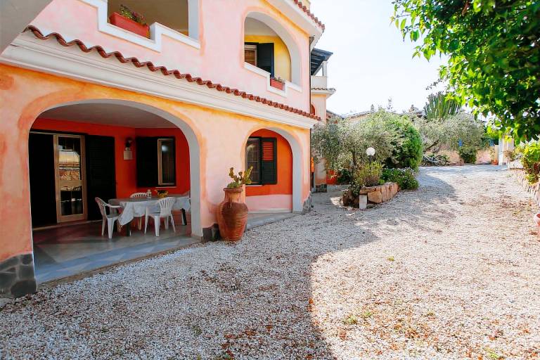 Rental apartment with fast internet, grill & terrace in Teo