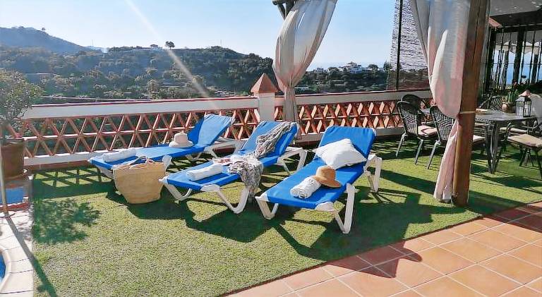 Villa with BBQ, patio & private pool — photo 5