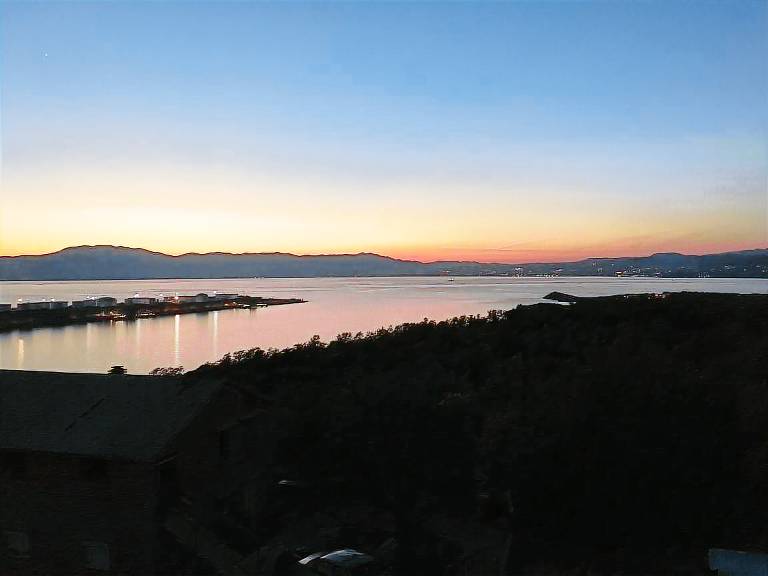 Rental apartment with yard in Omisalj