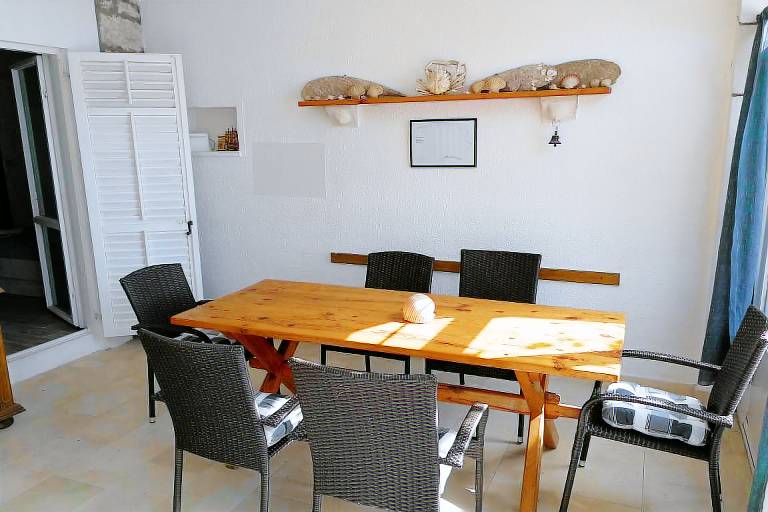 Holiday apartment with BBQ & patio | Sea view | Pet-friendly — photo 2